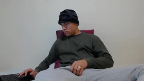 Thiago independent model online show from 01.05.25