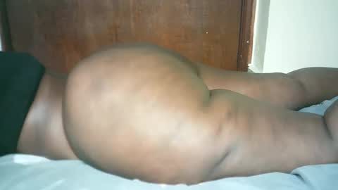 Snapshot of thickybabe_05 chatting on 01.28.25 thickybabe_05 online show from 01.28.25