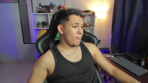 Snapshot of thomascollins__ chatting on 09.23.25 Thomas online show from 09.23.25