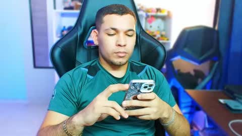 Snapshot of thomascollins__ chatting on 10.24.25 Thomas online show from 10.24.25