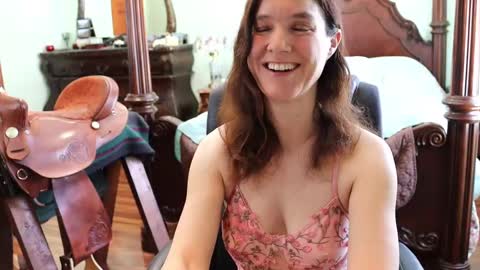 Snapshot of thornbury_rose chatting on 03.06.25 ThornburyRose online show from 03.06.25