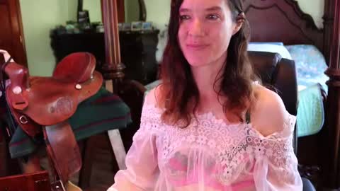 Snapshot of thornbury_rose chatting on 09.26.25 ThornburyRose online show from 09.26.25