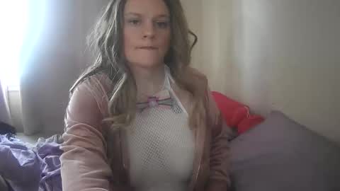 Snapshot of thunderbabe77 chatting on 11.15.25 Thunderbabe online show from 11.15.25