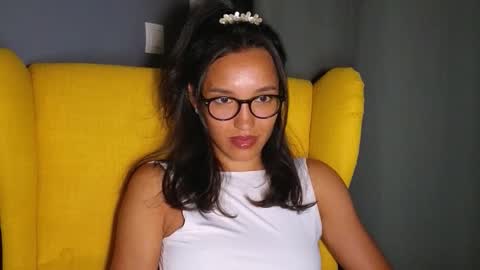 Snapshot of tia_j chatting on 09.20.25 tia_j online show from 09.20.25