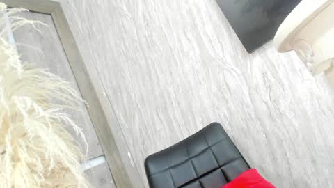 Snapshot of tiff_valentine chatting on 02.08.25 Tiffany online show from 02.08.25