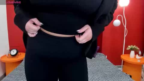 Snapshot of tiffanydoyle chatting on 11.09.25 Tiffany 3 online show from 11.09.25