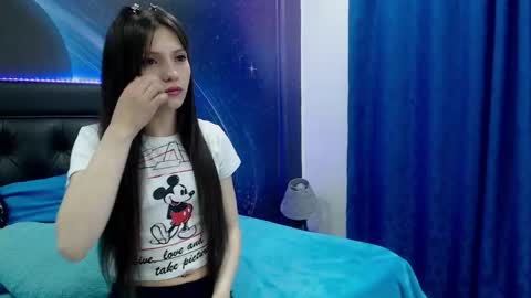 Snapshot of tinajons chatting on 09.25.25 tinajons online show from 09.25.25