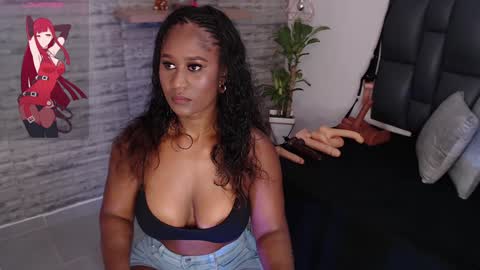 Snapshot of tinna__hottie chatting on 01.27.25 Tinna Goddess online show from 01.27.25