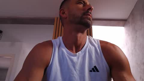 Snapshot of tinoclandestino chatting on 10.05.25 tinoclandestino online show from 10.05.25