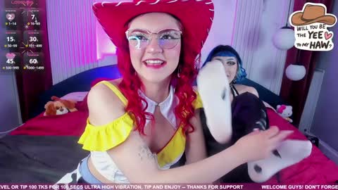 Snapshot of tiny__emmy chatting on 12.13.24 Emmy blue berry1 online show from 12.13.24