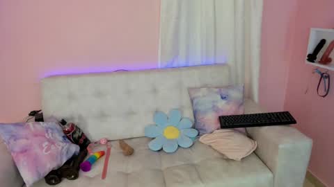 Snapshot of tiny_cora chatting on 12.31.24 tiny_cora online show from 12.31.24