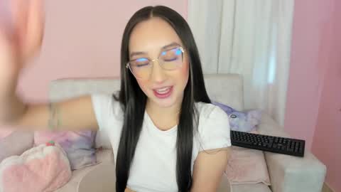 Snapshot of tiny_cora chatting on 01.12.25 tiny_cora online show from 01.12.25