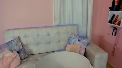 Snapshot of tiny_cora chatting on 02.05.25 tiny_cora online show from 02.05.25