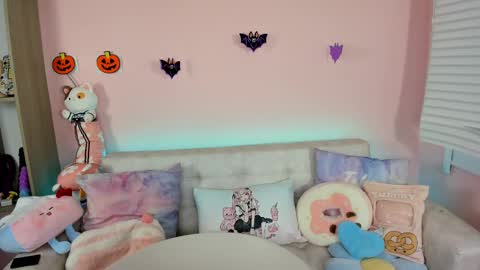 Snapshot of tiny_cora chatting on 10.01.25 tiny_cora online show from 10.01.25
