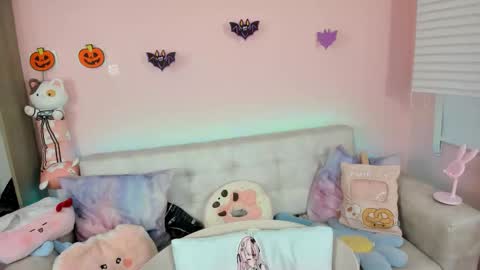 Snapshot of tiny_cora chatting on 10.19.25 tiny_cora online show from 10.19.25
