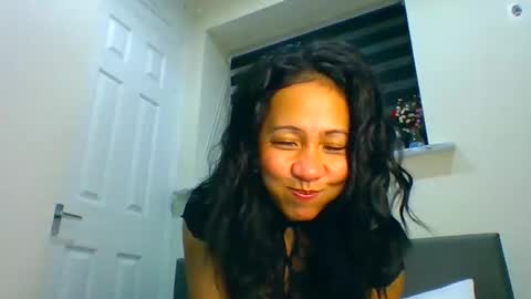 Snapshot of tinyasian911718 chatting on 12.19.24 Tinyasian911718 sweetinyasian instagram online show from 12.19.24