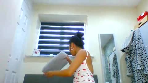 Snapshot of tinyasian911718 chatting on 01.20.25 Tinyasian911718 sweetinyasian instagram online show from 01.20.25