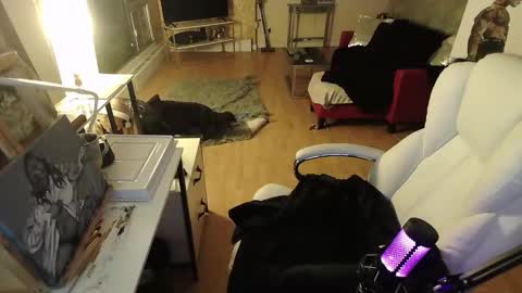 Snapshot of tinykylie chatting on 01.25.25 stage Kylie Sinner brand CLITBAIT online show from 01.25.25