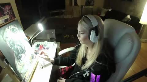 Snapshot of tinykylie chatting on 01.26.25 stage Kylie Sinner brand CLITBAIT online show from 01.26.25