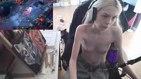 Snapshot of tinykylie chatting on 02.12.25 stage Kylie Sinner brand CLITBAIT online show from 02.12.25
