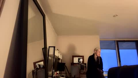 Snapshot of tinykylie chatting on 02.16.25 stage Kylie Sinner brand CLITBAIT online show from 02.16.25