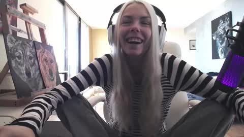 Snapshot of tinykylie chatting on 10.03.25 stage Kylie Sinner brand CLITBAIT online show from 10.03.25