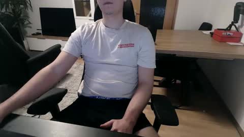 Snapshot of tobisk chatting on 12.15.24 tobisk online show from 12.15.24