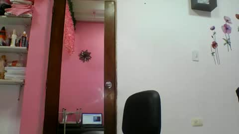 Snapshot of tomm_kors chatting on 10.20.25 tomm online show from 10.20.25