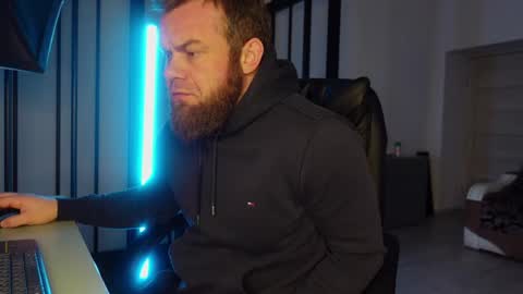 Snapshot of tommy_burnzzz chatting on 03.05.25 tommy burnzzz online show from 03.05.25