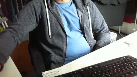 Snapshot of tomtom02029 chatting on 09.10.25 Tom online show from 09.10.25