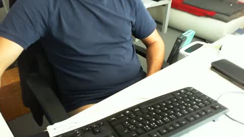 Snapshot of tomtom02029 chatting on 10.11.25 Tom online show from 10.11.25