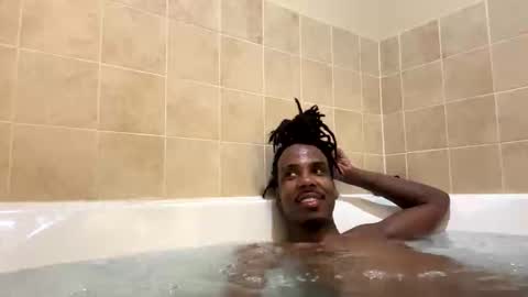 Snapshot of toochillcouple420 chatting on 11.07.25 toochillcouple420 online show from 11.07.25