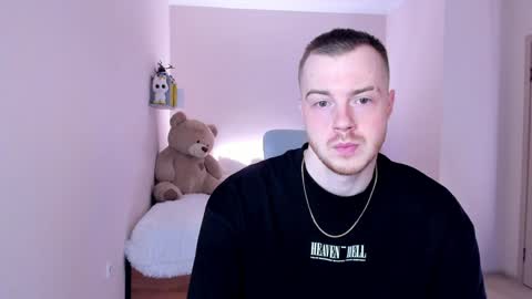 Snapshot of toohornyserj chatting on 01.09.25 toohornyserj online show from 01.09.25