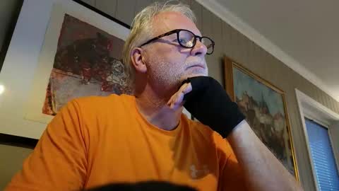 Snapshot of toreeman chatting on 11.18.25 toreeman online show from 11.18.25