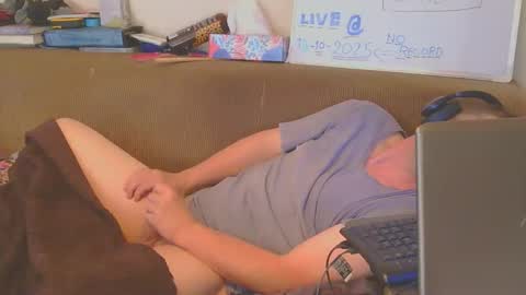 Snapshot of toyboy5546 chatting on 10.18.25 Toyboy online show from 10.18.25