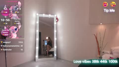 Snapshot of tracy_tay1or chatting on 01.08.25 Tracy GMT2 Mon 3 AM - 4 PM Tue 3 AM - 4 PM Wed 3 AM - 4 PM Thur 3 AM - 4 PM Fri 3 AM - 4 PM online show from 01.08.25