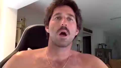 Snapshot of traviskenn chatting on 09.22.25 TravisKenn online show from 09.22.25