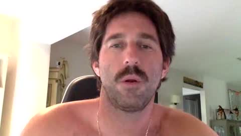 Snapshot of traviskenn chatting on 09.29.25 TravisKenn online show from 09.29.25