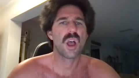 Snapshot of traviskenn chatting on 10.14.25 TravisKenn online show from 10.14.25