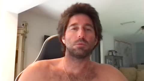 Snapshot of traviskenn chatting on 10.27.25 TravisKenn online show from 10.27.25