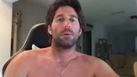 Snapshot of traviskenn chatting on 10.29.25 TravisKenn online show from 10.29.25