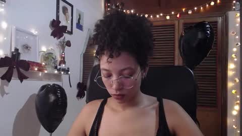 Snapshot of treasuresz chatting on 02.10.25 Emily online show from 02.10.25