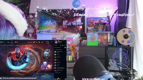 Snapshot of tricky_nymph chatting on 12.24.24 Cassie online show from 12.24.24