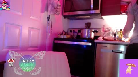 Snapshot of tricky_nymph chatting on 10.02.25 Cassie online show from 10.02.25