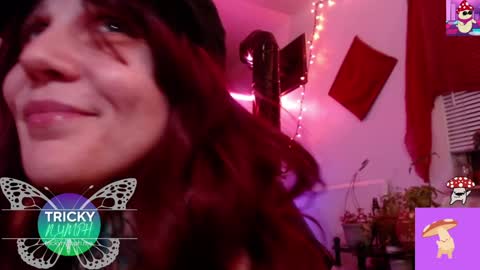 Snapshot of tricky_nymph chatting on 10.11.25 Cassie online show from 10.11.25