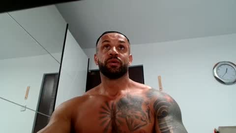 Snapshot of tridentmuscles chatting on 11.02.25 tridentmuscles online show from 11.02.25