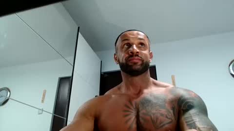 Snapshot of tridentmuscles chatting on 11.17.25 tridentmuscles online show from 11.17.25