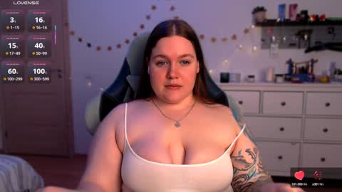 Snapshot of trinititi chatting on 02.08.25 Tina online show from 02.08.25