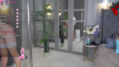 Snapshot of trisha_winslet chatting on 12.15.24 trisha_winslet online show from 12.15.24