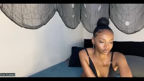 trixie_luv online show from 10.21.25